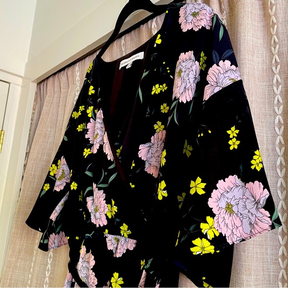 Cupcakes and Cashmere Large Flowered Cocktail Dress - Picture 6 of 10